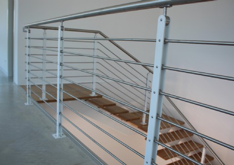 STEEL AND WOOD SINGLE BEAM STAIR WHIT STAINLESS STEEL BALUSTER